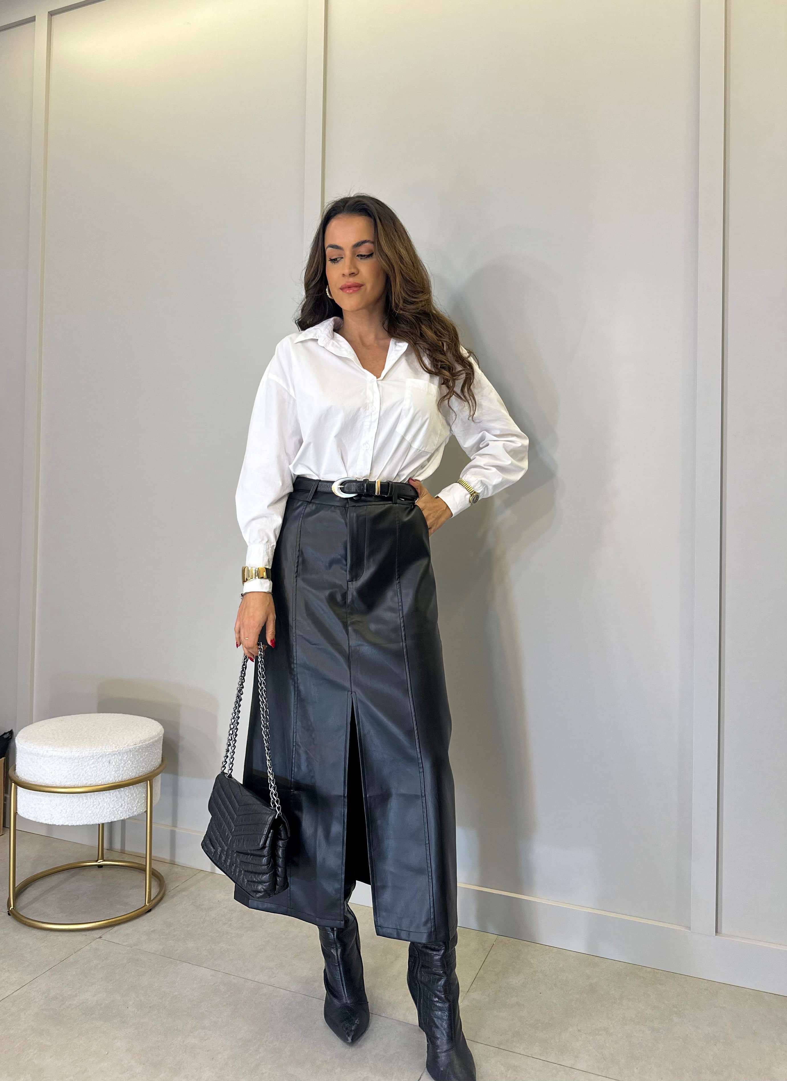 Saia Midi Preta Corino Liane