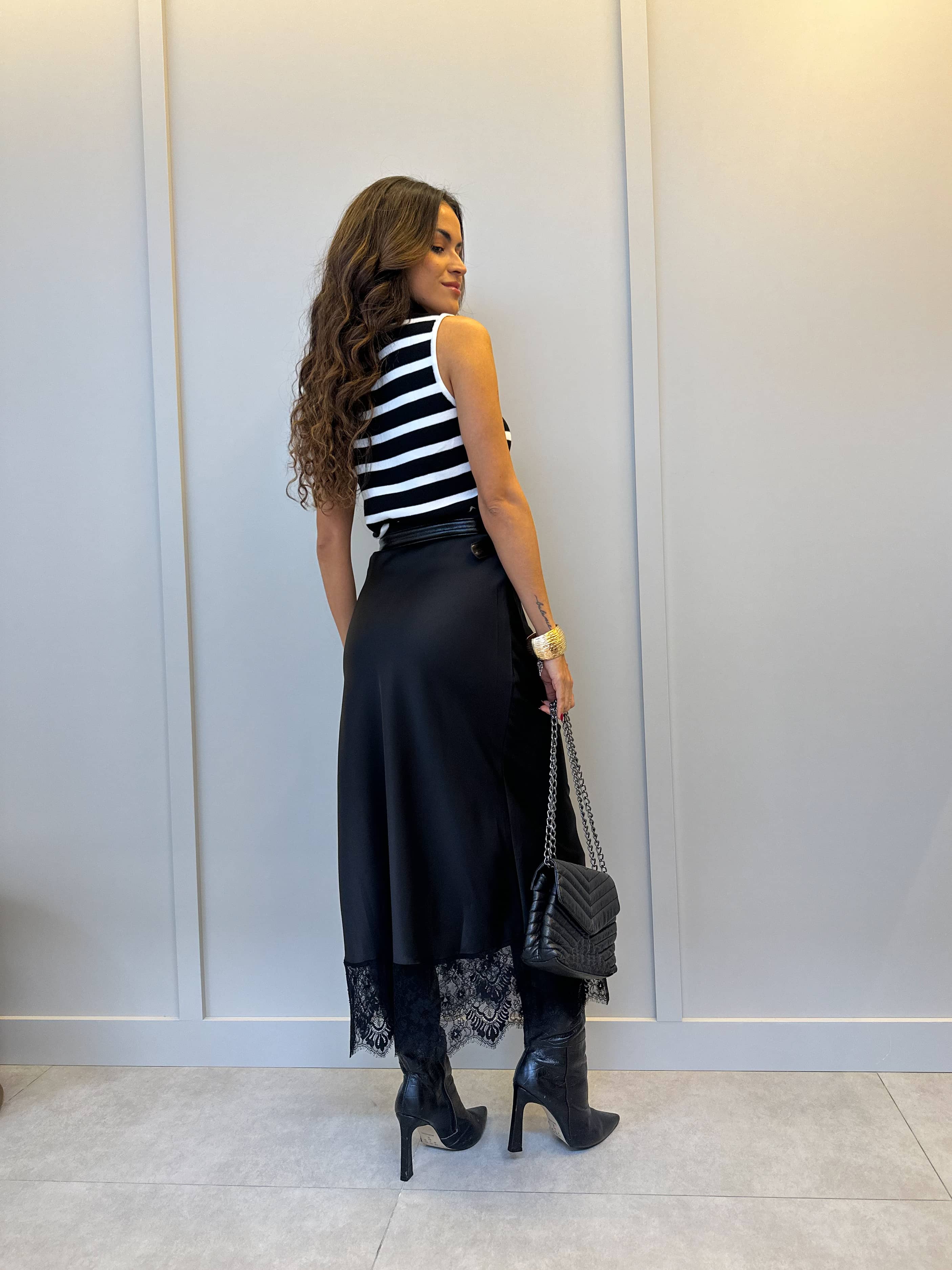 Saia Acetinada Preta Adri