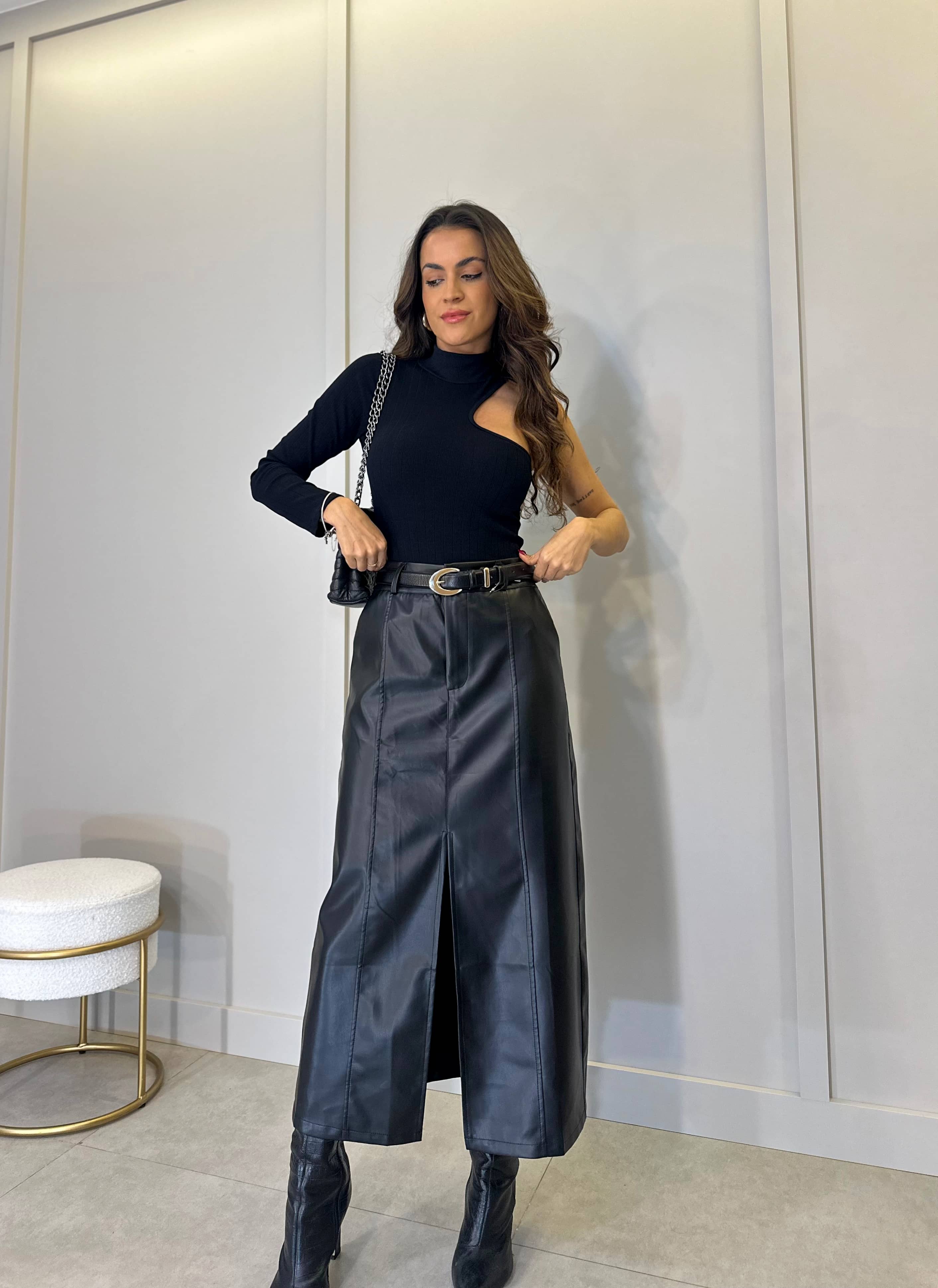Saia Midi Preta Corino Liane