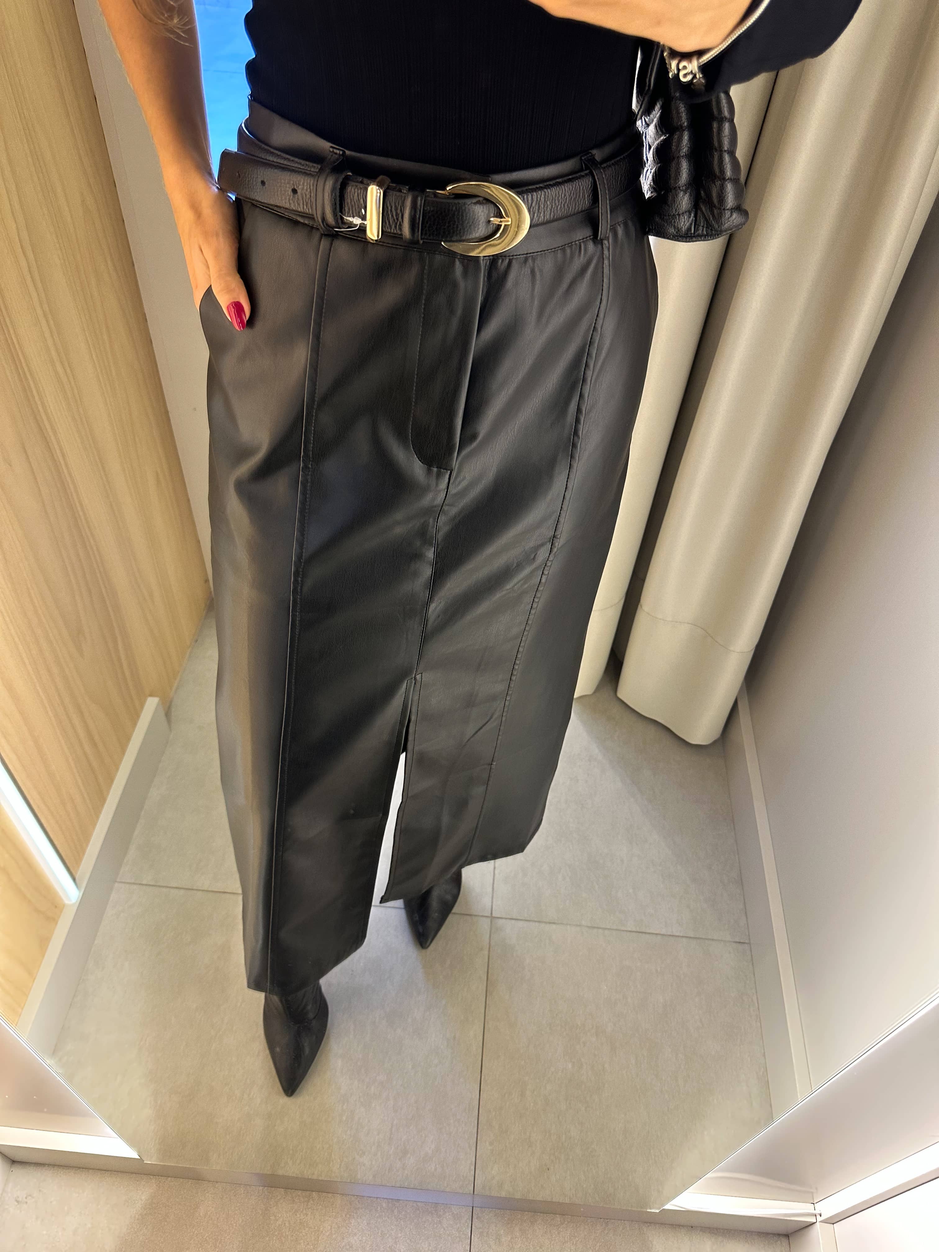 Saia Midi Preta Corino Liane