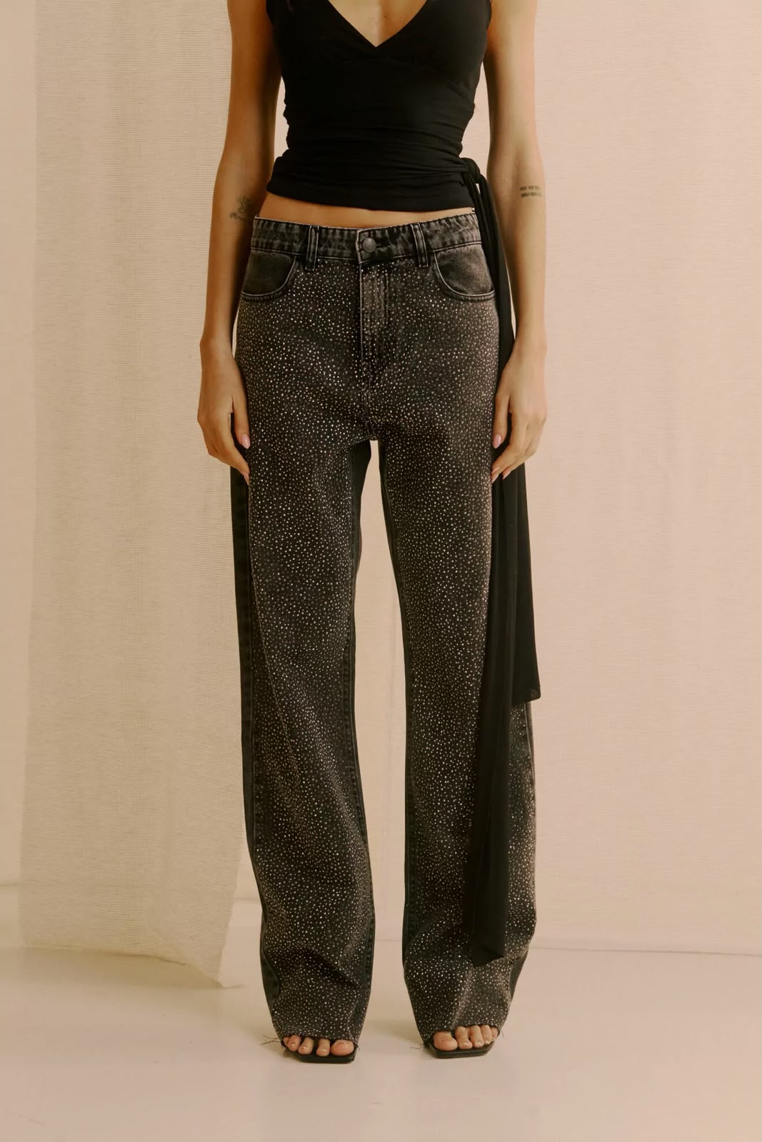 Calça Wide Leg Jeans com Aplicação Preta Naomi