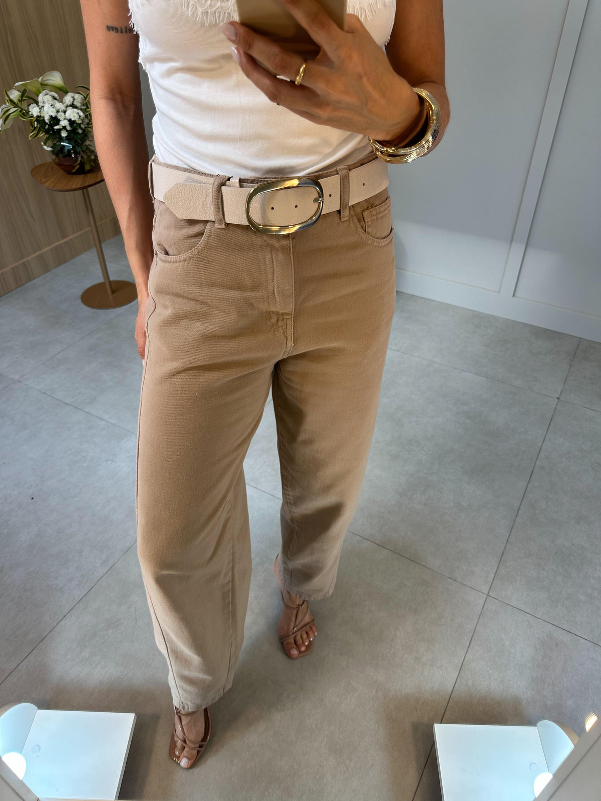 PRÉ VENDA | ENVIOS EM 30 DIAS ÚTEIS Calça Barrel Jeans Nude Lyra