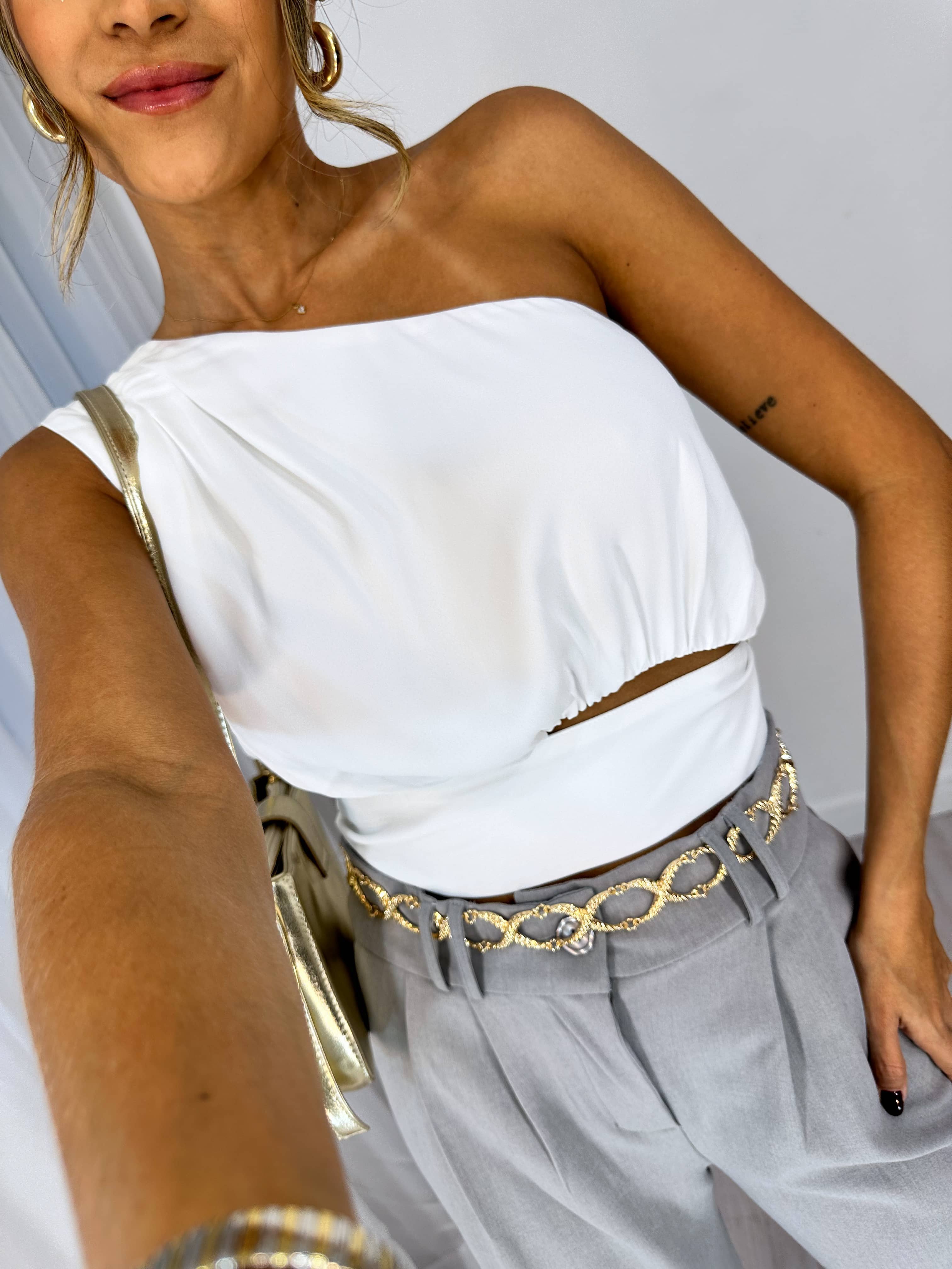 Cropped Shoulder Off