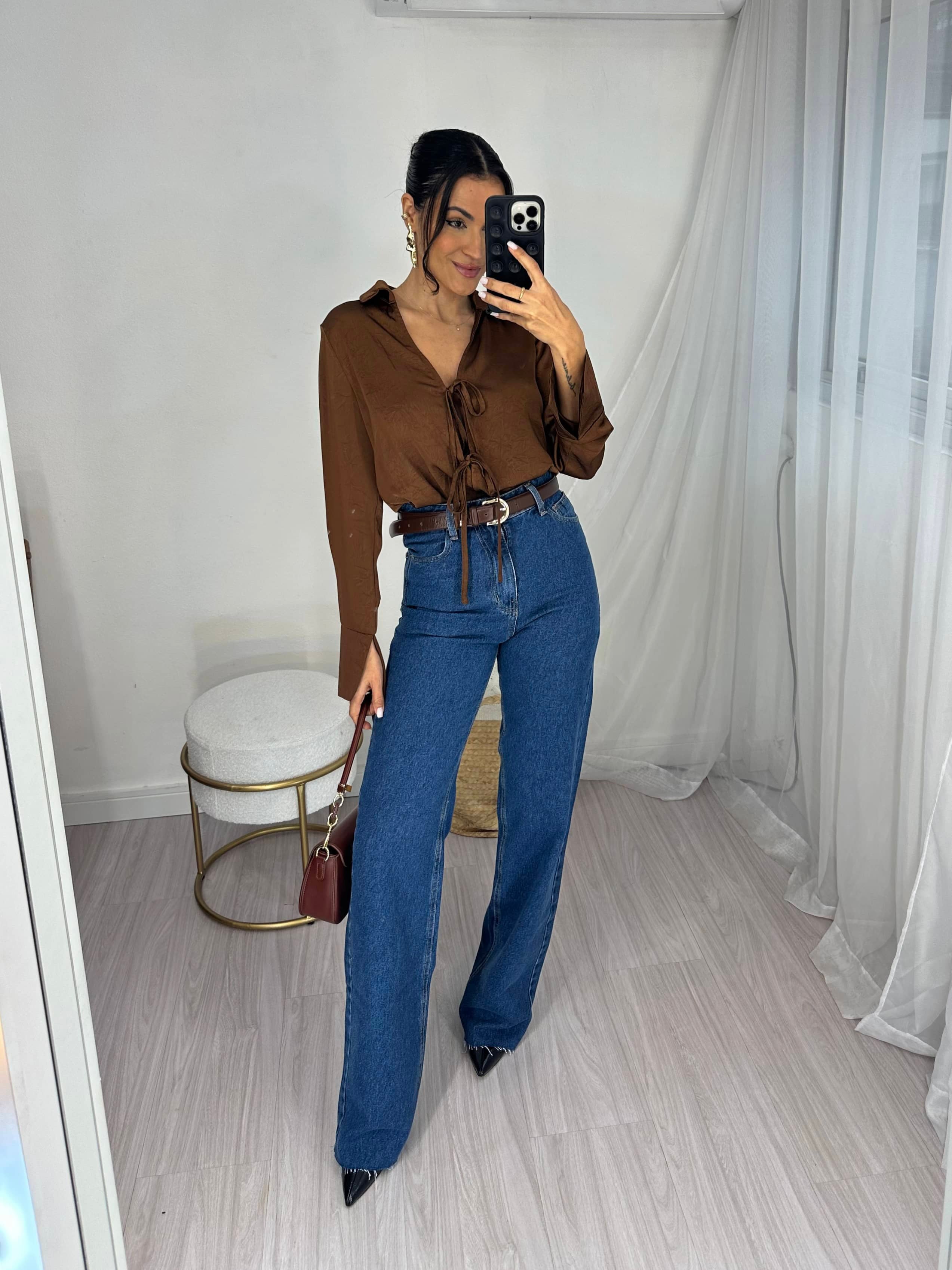 Blusa Acetinada Marrom Lilian