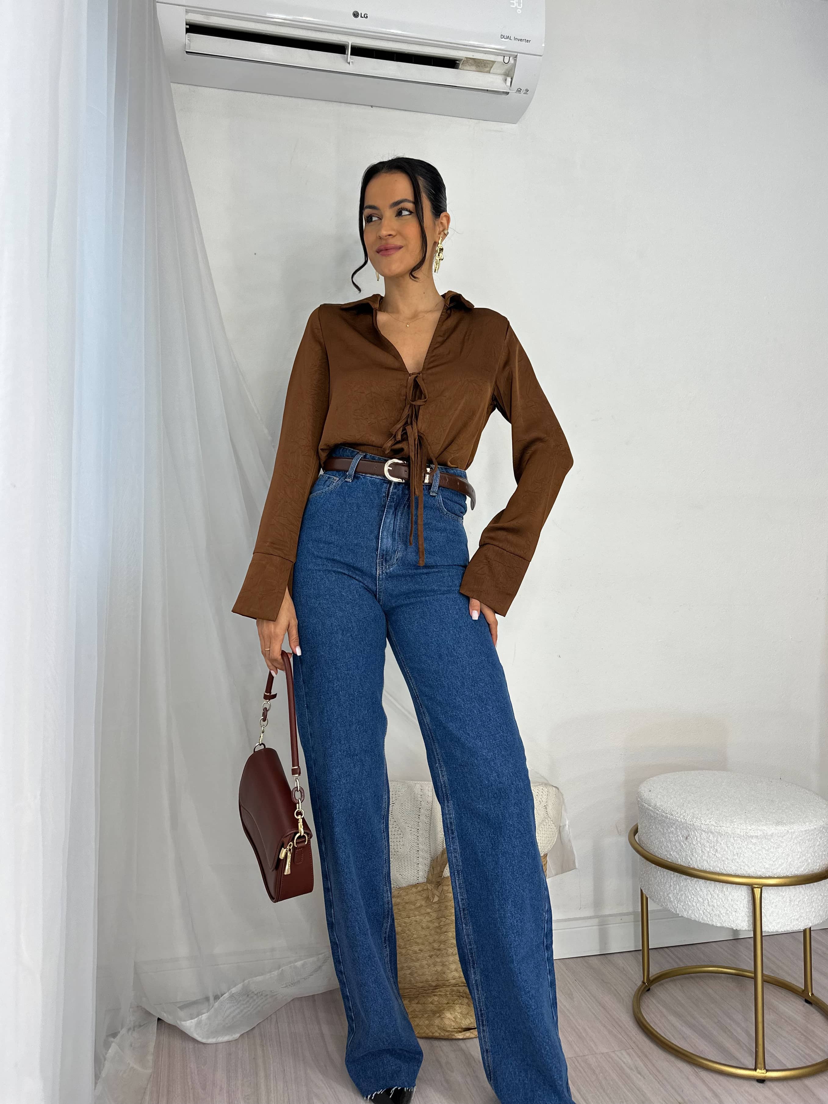 Blusa Acetinada Marrom Lilian