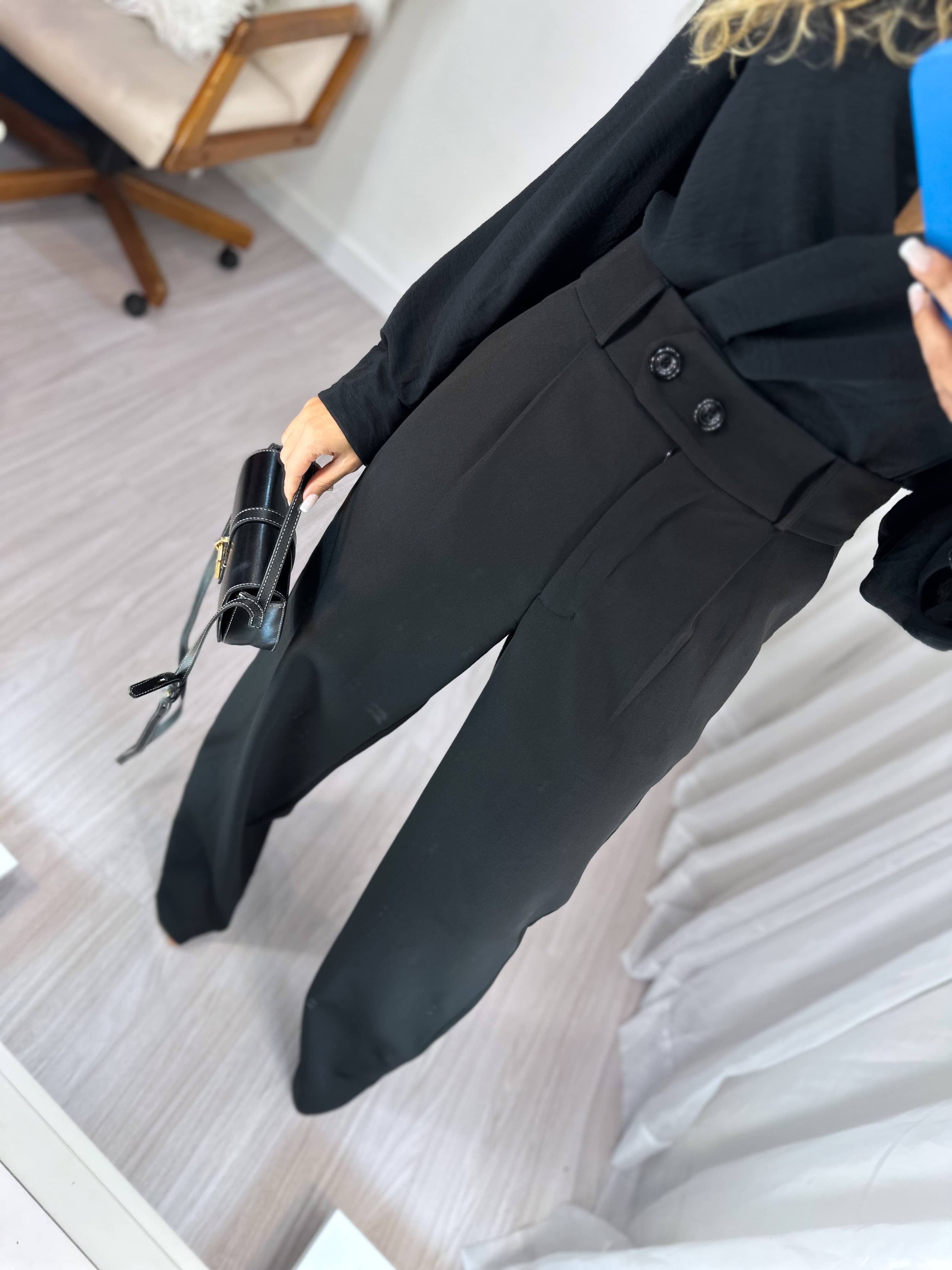 Calça Alfaiataria Wide Leg Preta Tuty