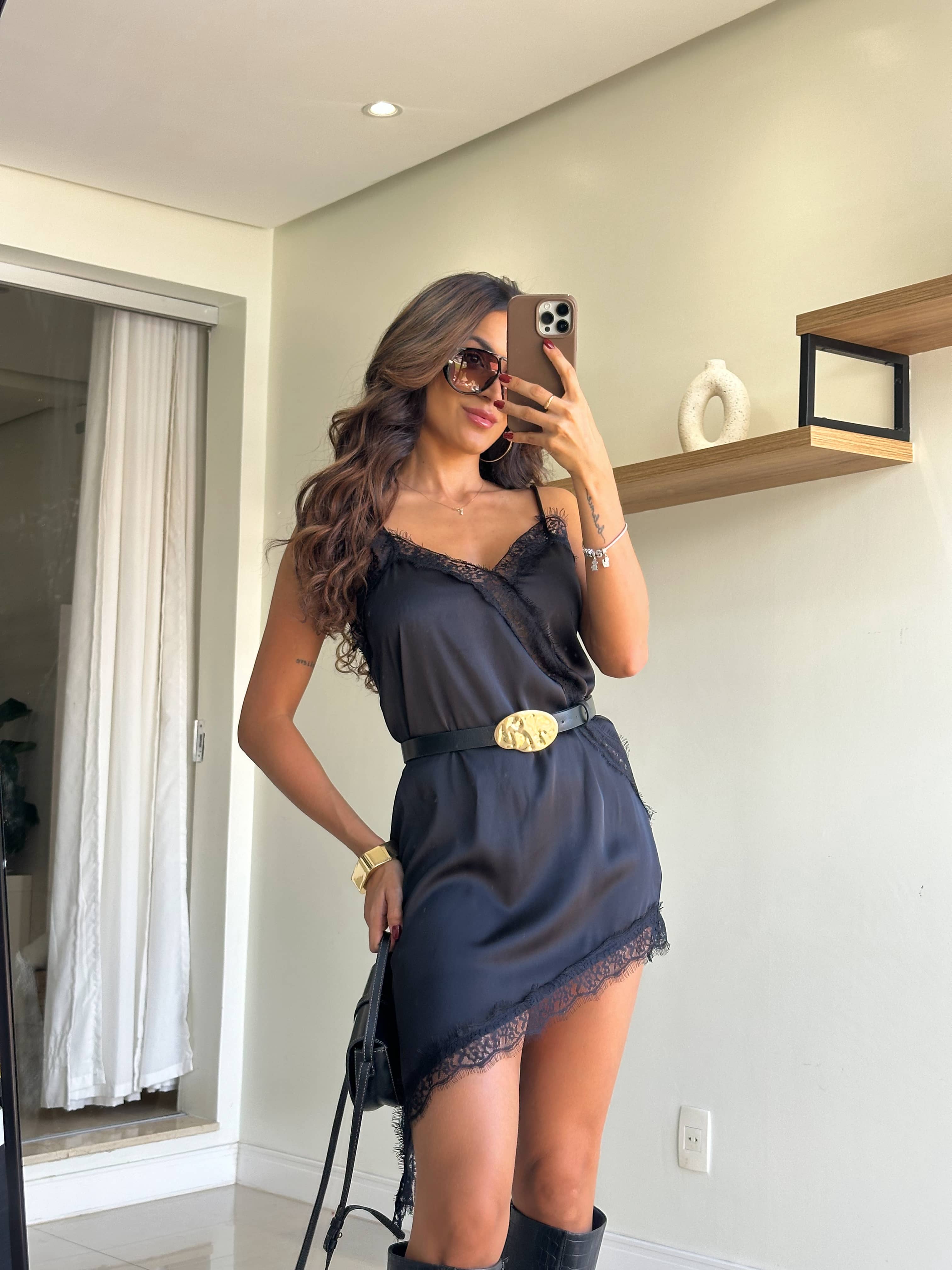 Vestido Acetinado Preto Leisi