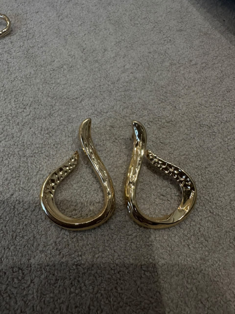 Brinco dourado Nel