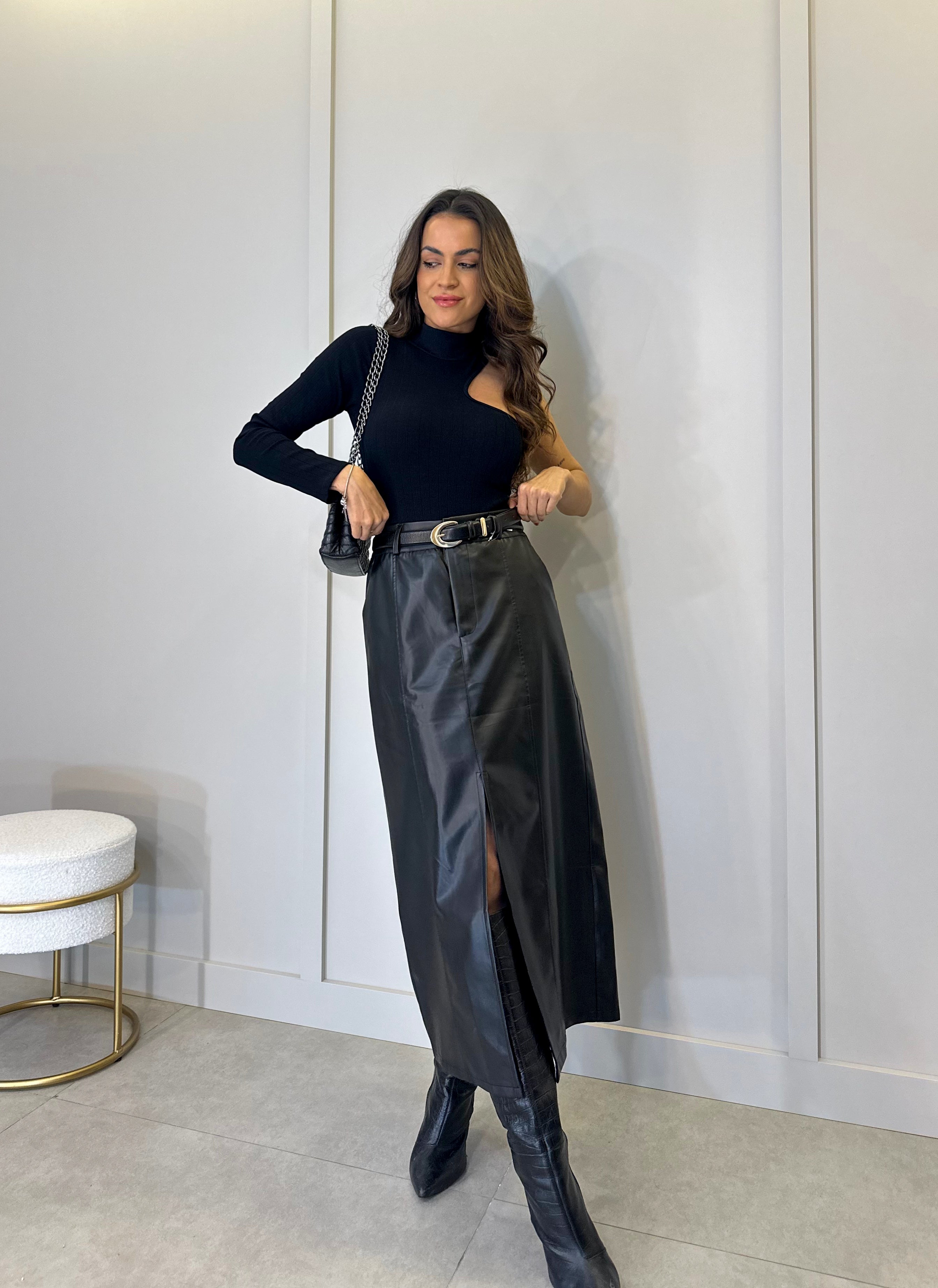 Saia Midi Preta Corino Liane