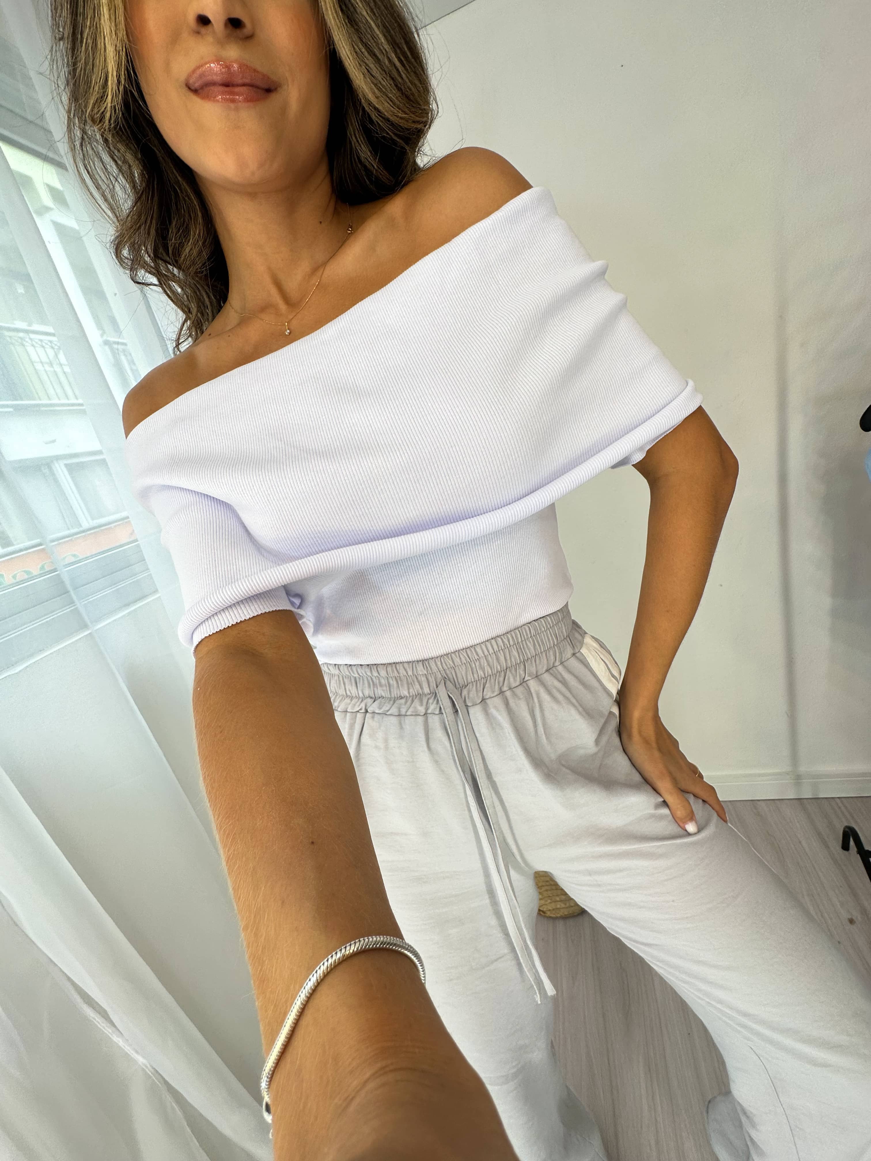 Blusa Ombro a Ombro Branca Bourn