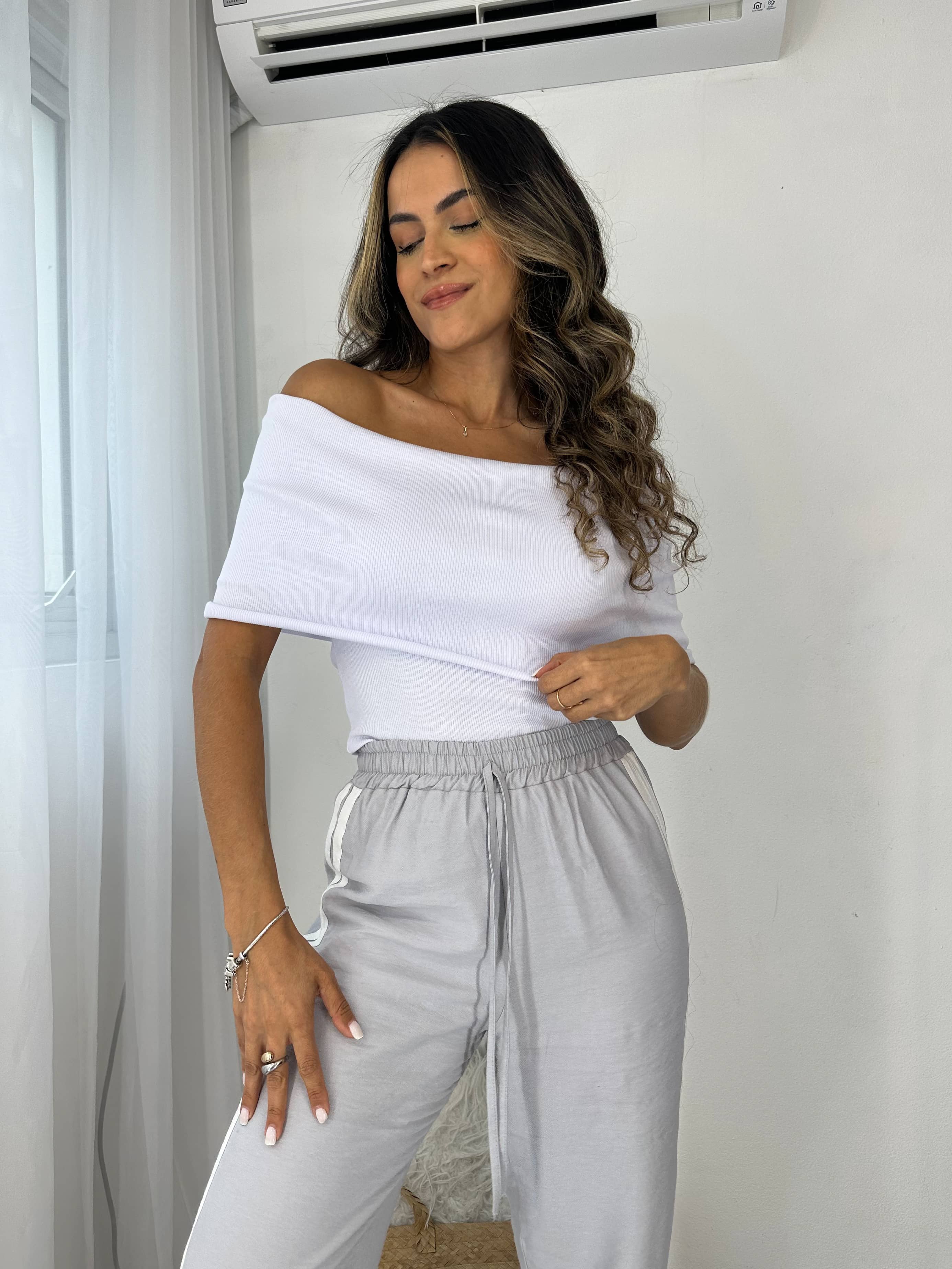 Blusa Ombro a Ombro Branca Bourn