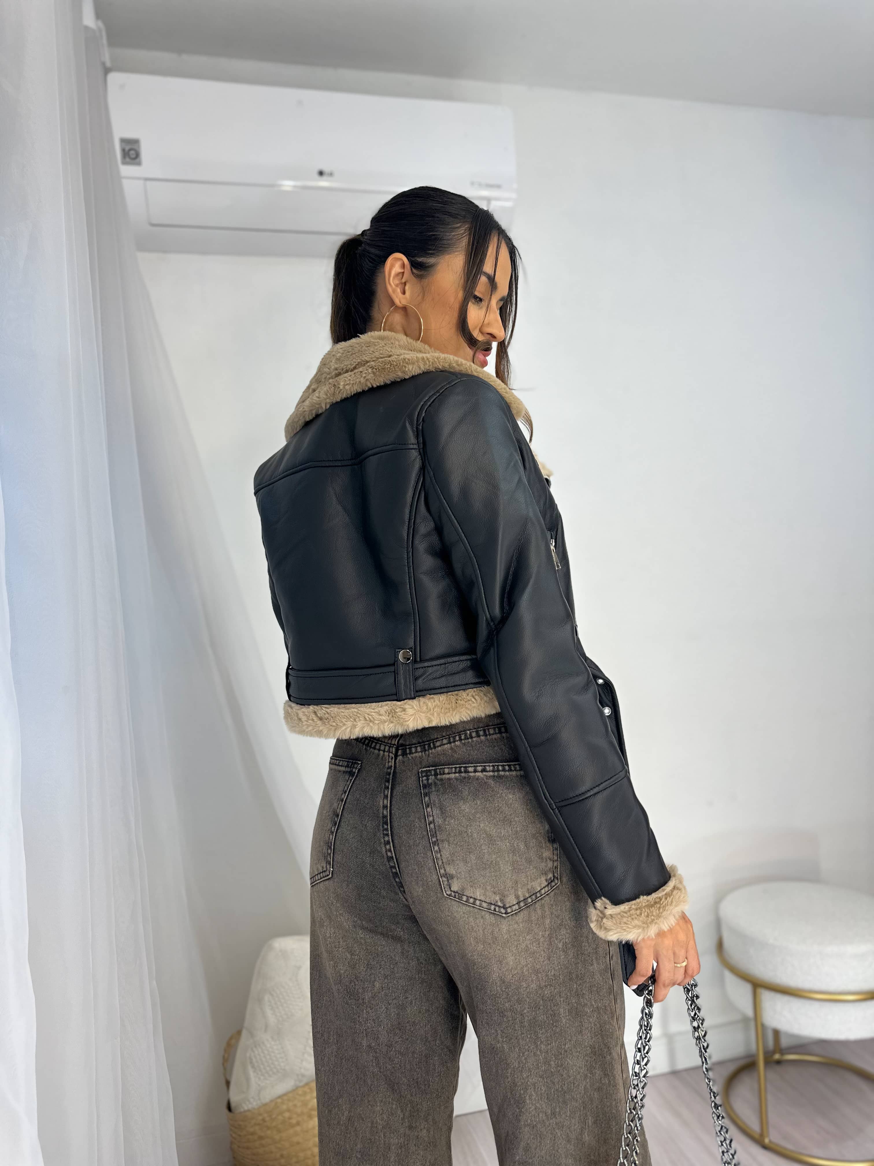 Jaqueta Preta Zenna