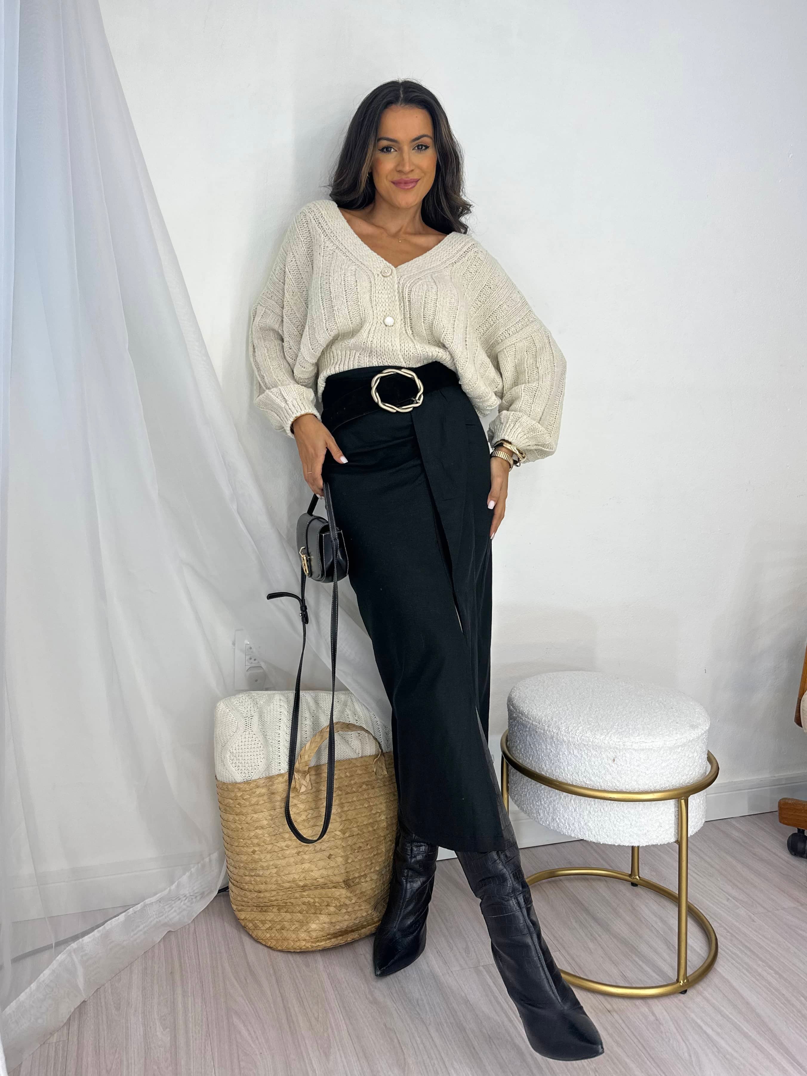 Saia Midi em Linho Preto Ema