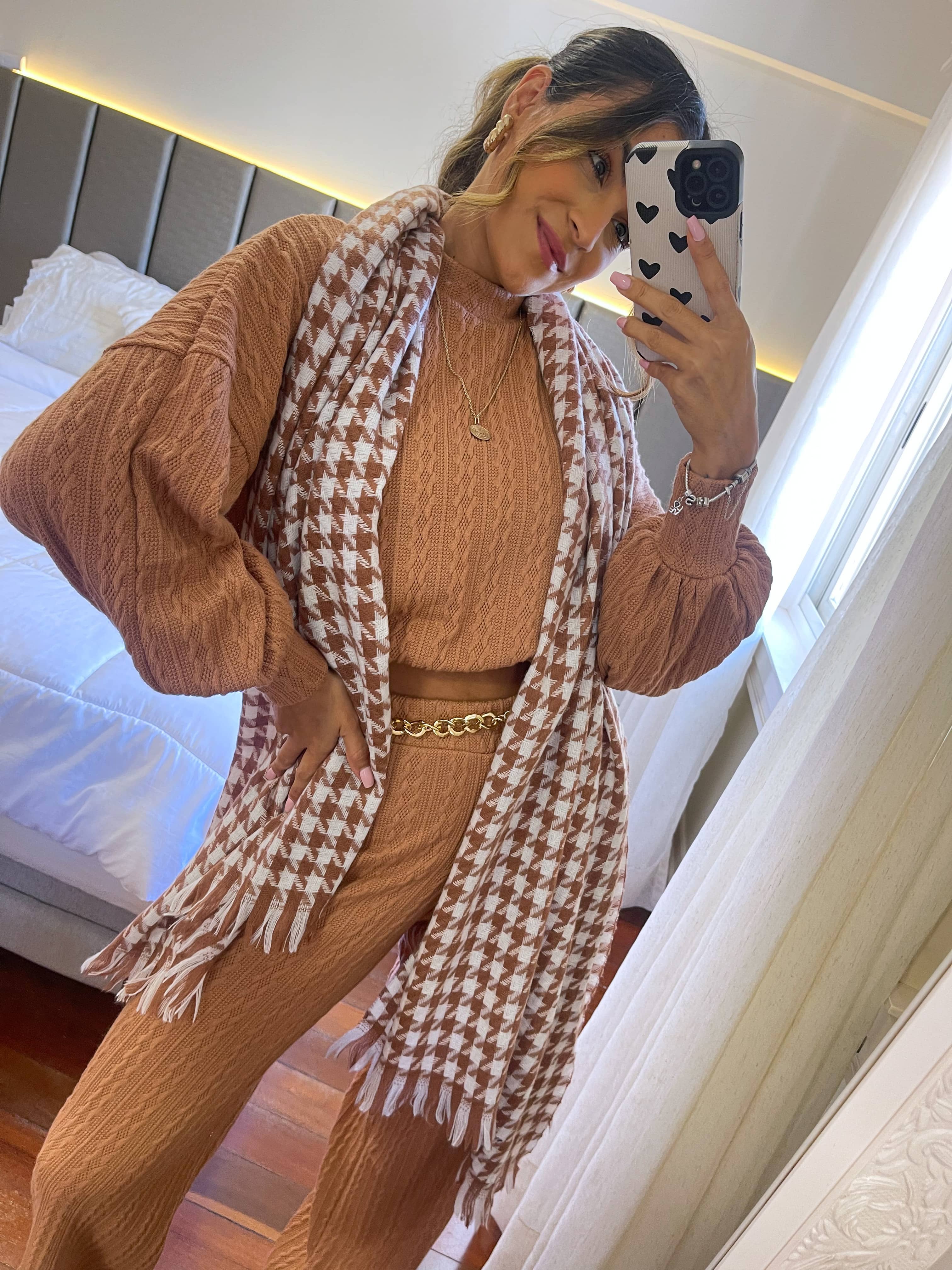 Pashmina Louise Marrom