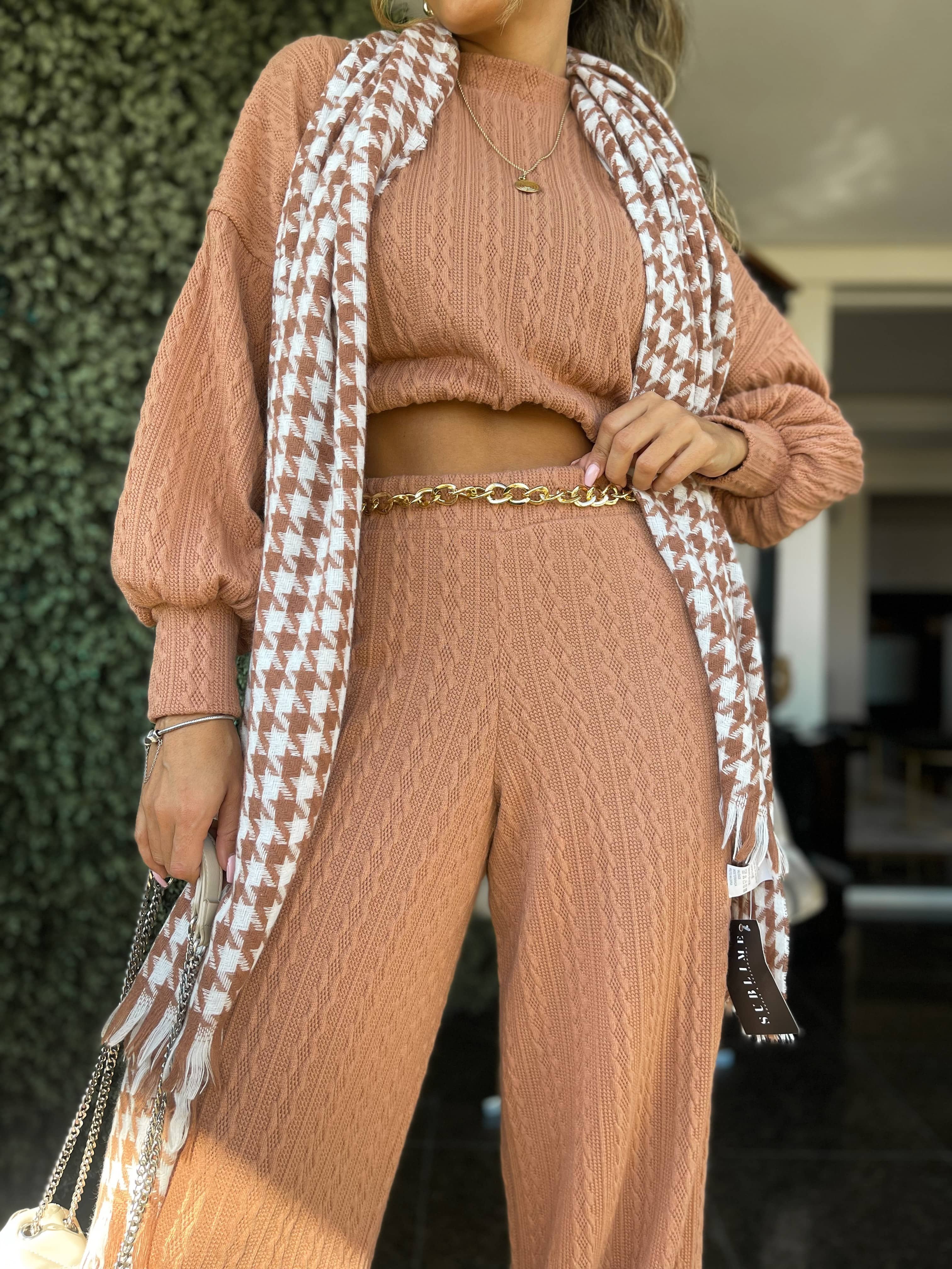 Pashmina Louise Marrom