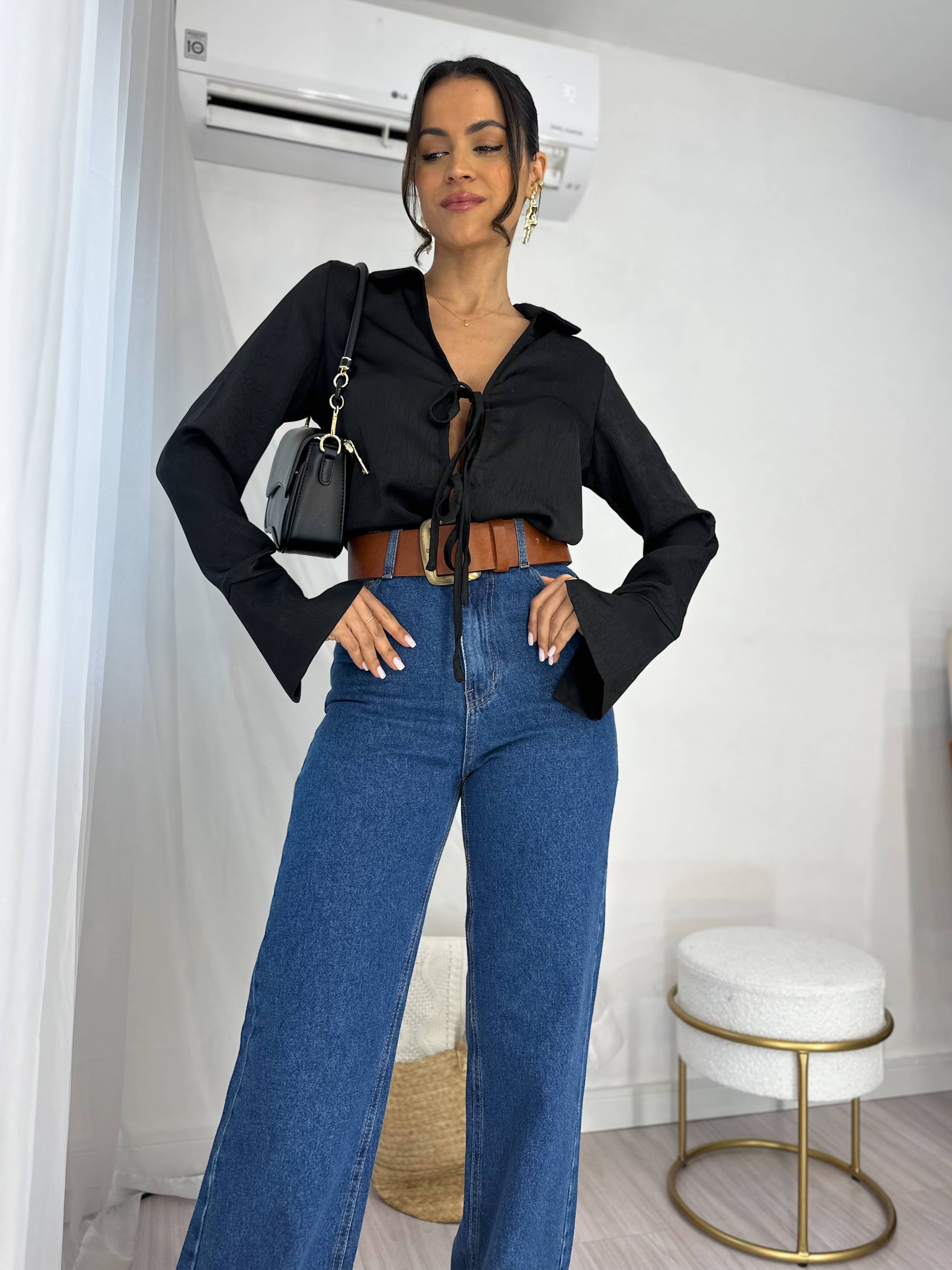 Blusa Acetinada Preta Lilian