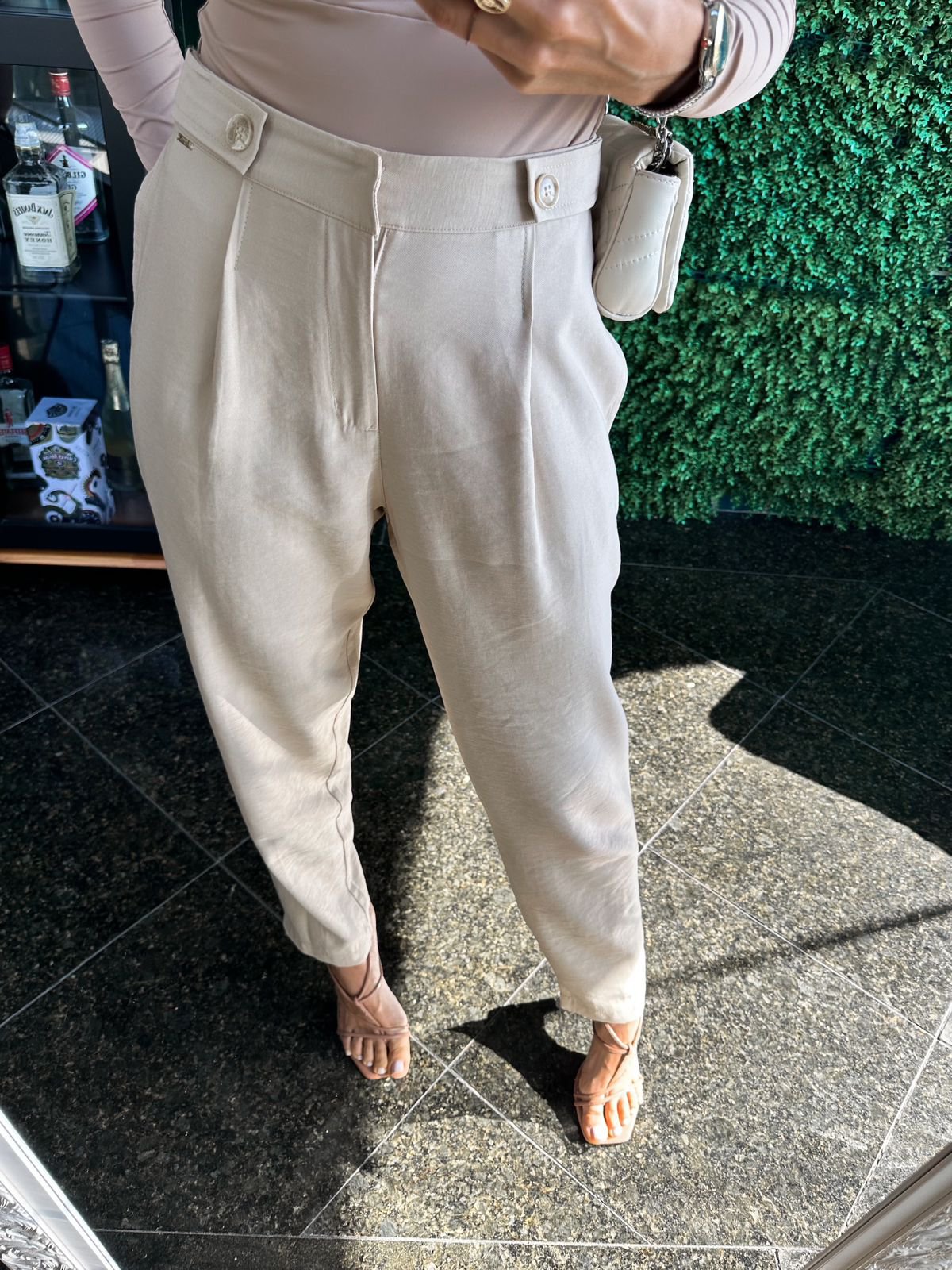 Calça Alfaiataria Nude Omaya