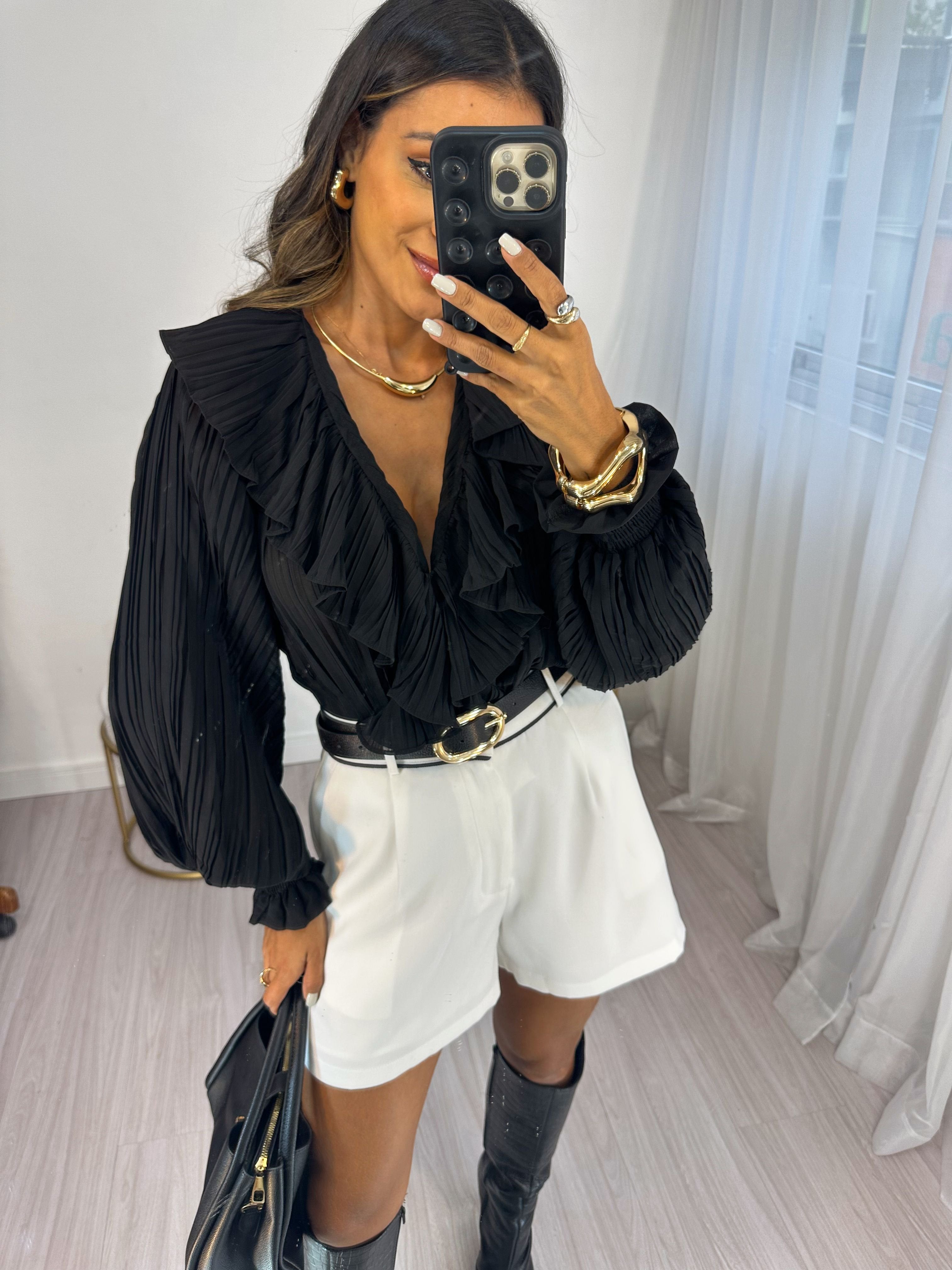 Camisa Preta Fina Plissada