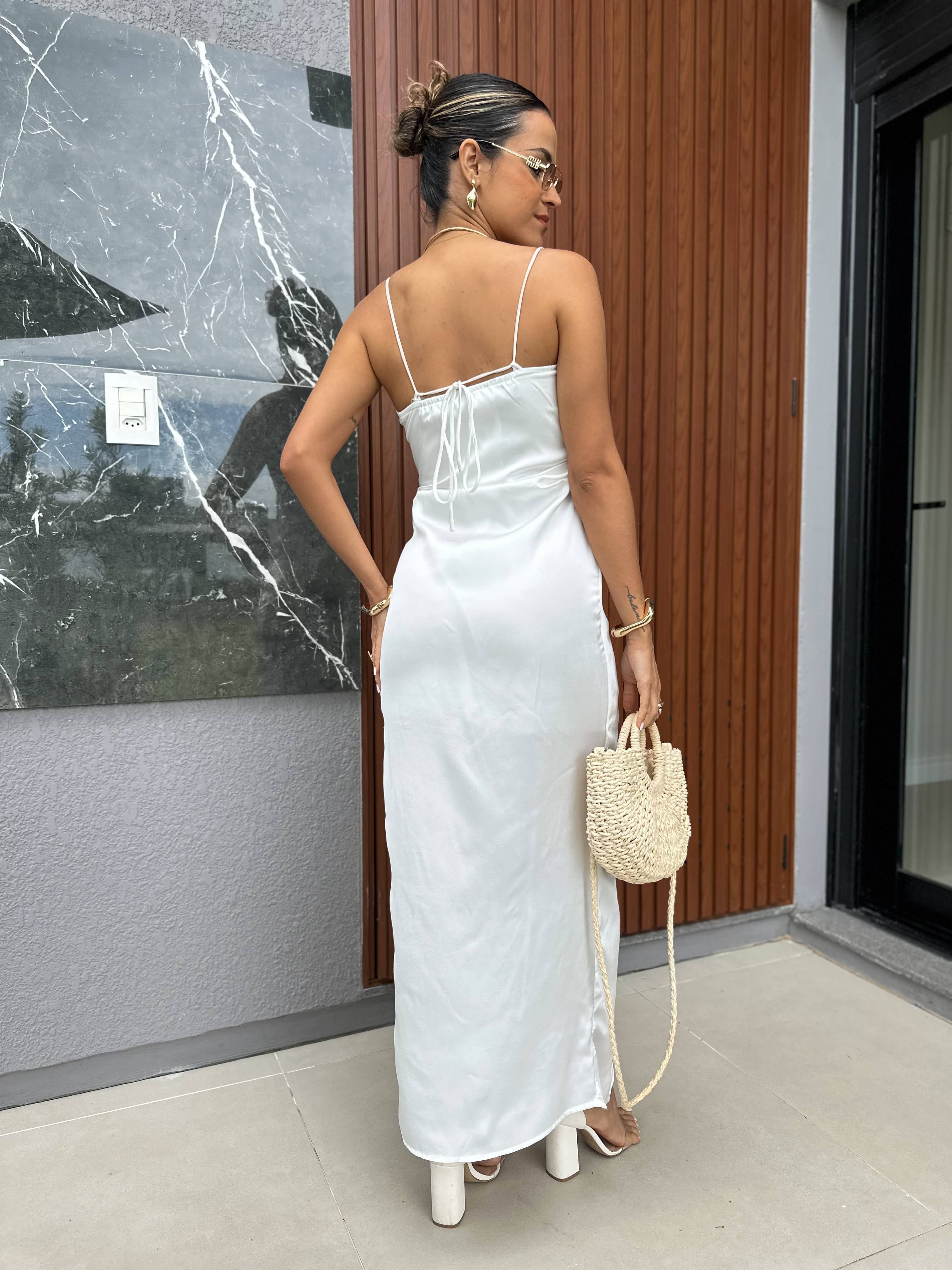 Vestido Off em Cetim Rity