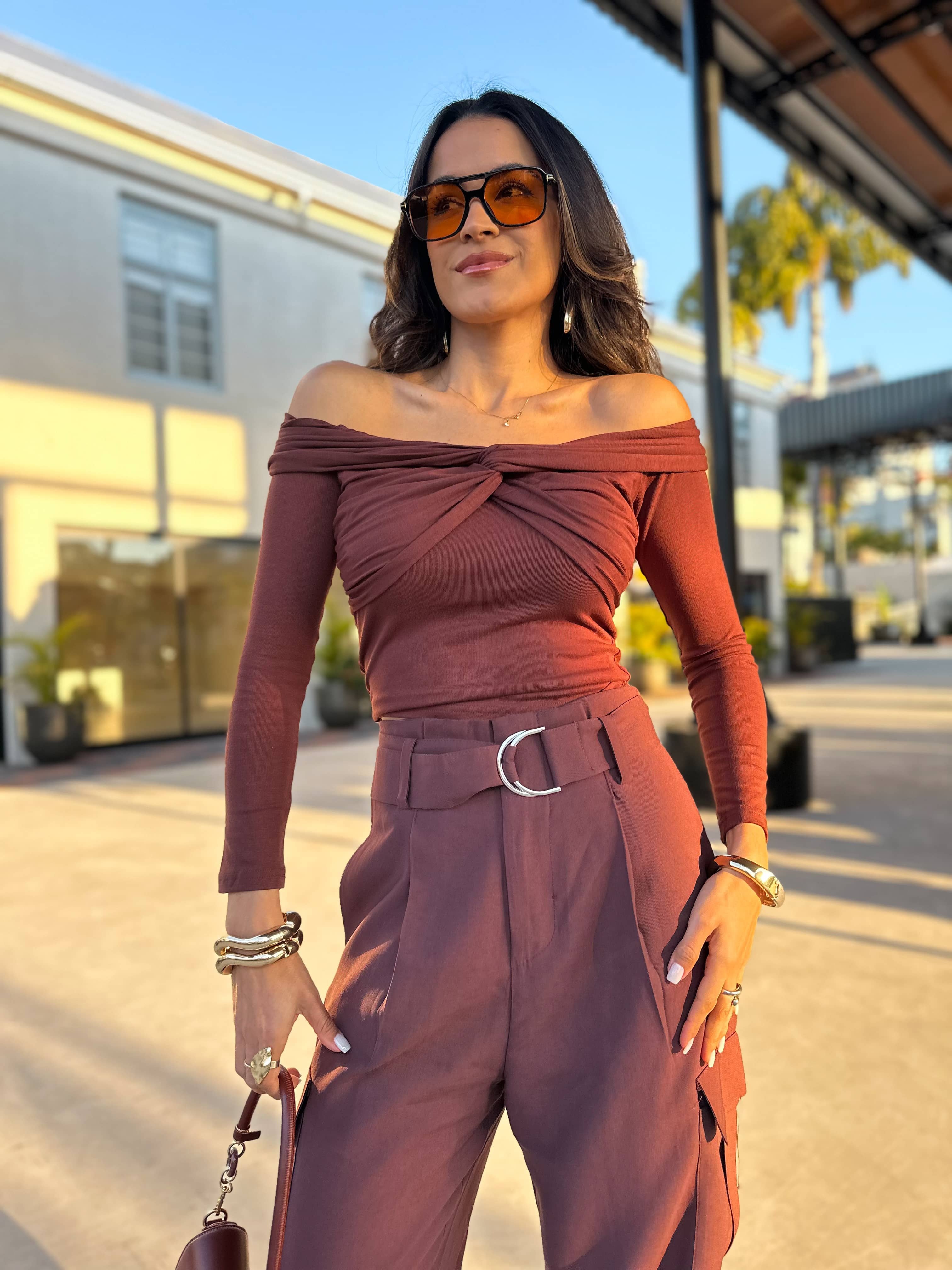 Blusa Marrom Ombro a Ombro Santes