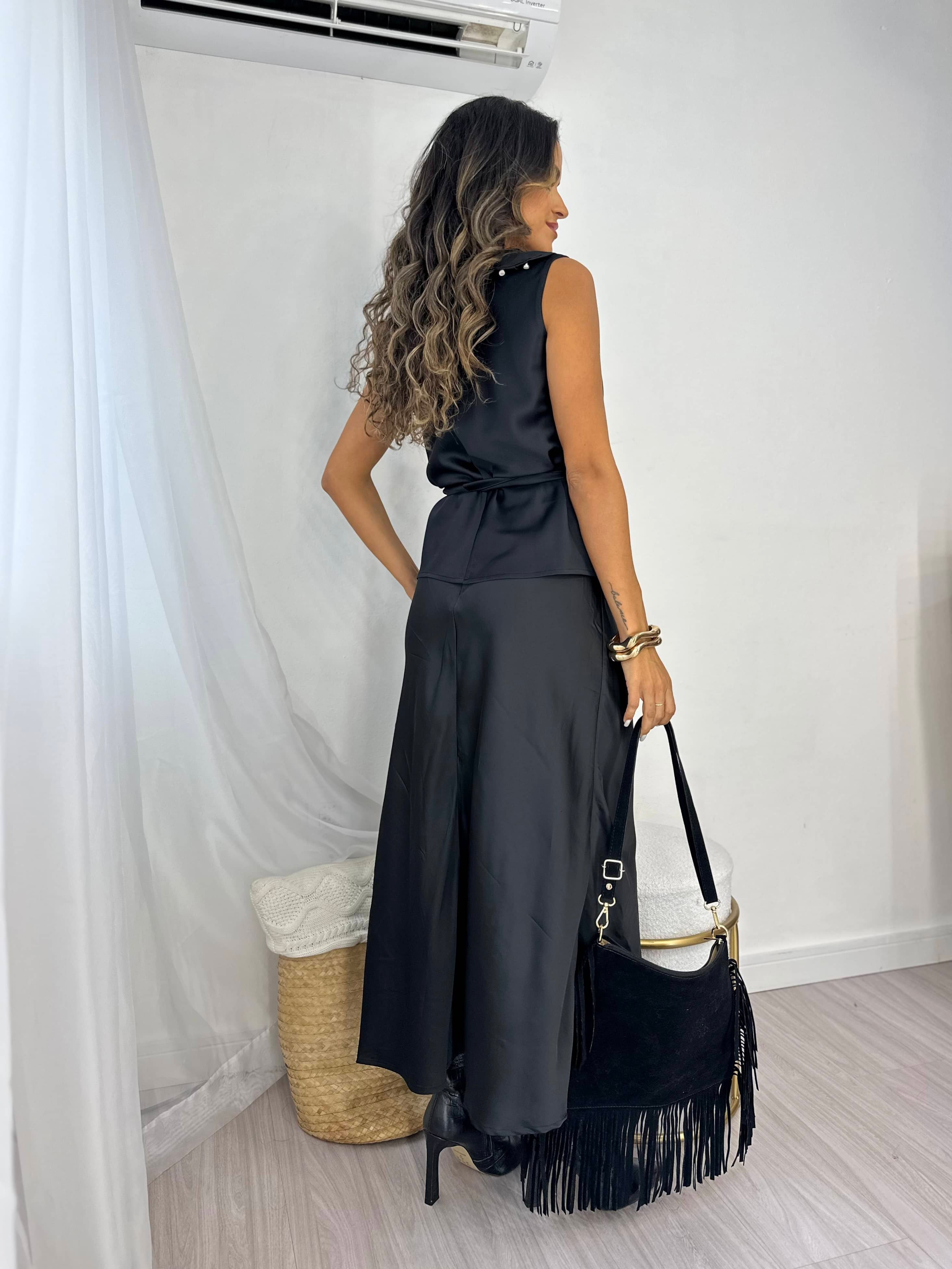 Saia midi Preta Acetinada Velma